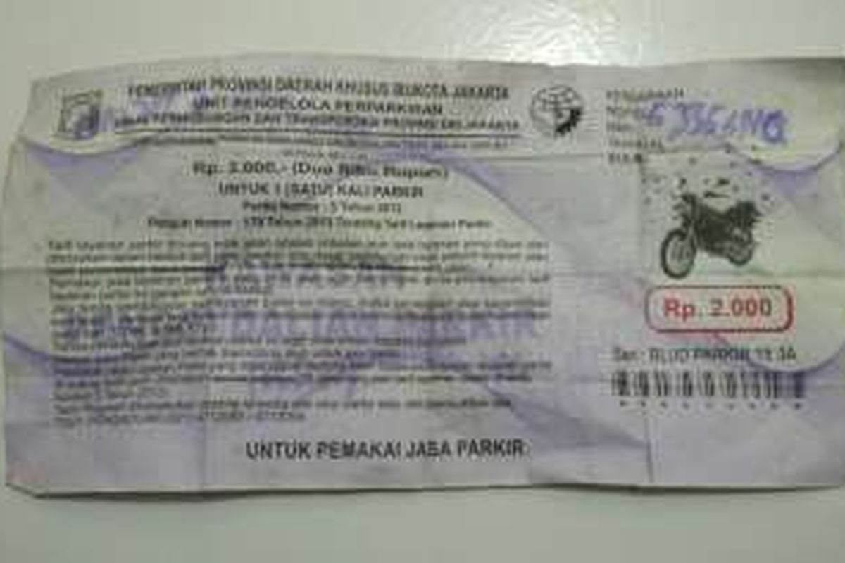Tarif resmi parkir untuk sepeda motor di Kawasan Kota Tua, Tamansari, Jakarta Barat, yang tercantum pada karcis parkir sebesar Rp 2.000. Namun, masih ada petugas parkir yang memintai pengunjung kawasan tersebut untuk membayar sebesar Rp 5.000.