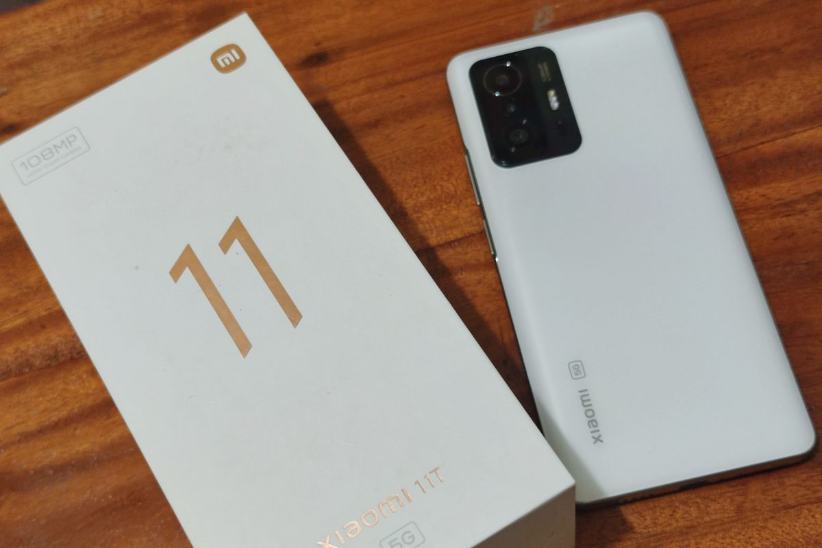 Kotak penjualan Xiaomi 11T dan unitnya.