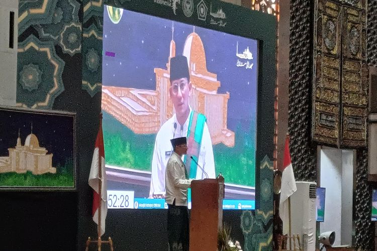 Menteri Pariwisata dan Ekonomo Kreatif (Menparekraf) Sandiaga Uno dalam kegiatan Gema Takbir Akbar Nasional di Masjid Istiqlal, Jakarta, pada Selasa (9/4/2024) malam. 