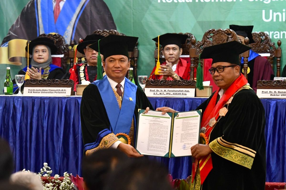Ketua Komisi Pengawas Persaingan Usaha (KPPU) M Fanshurullah Asa dikukuhkan sebagai Profesor Kehormatan (Honorary Professor) Bidang  Ilmu Teknik Sipil dengan Spesialisasi Manajemen Konstruksi oleh Universitas Islam Sultan Agung (Unissula) dalam Sidang Terbuka Senat Akademik Unissula, Semarang, Senin, (15/6/2026). 