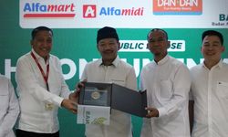 Baznas Salurkan Rp 24 Miliar Dana Sedekah Konsumen Alfa Group melalui 4 Program Utama