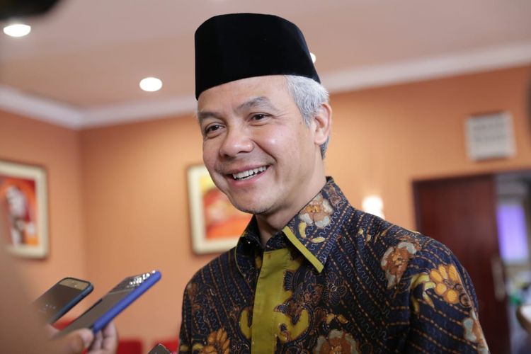 Gubernur Jawa Tengah Ganjar Pranowo usai menghadiri acara Halaqoh Kyai Santri Tentang Pencegahan Terorisme di Hotel Grand Syahid Salatiga, Sabtu (14/9).