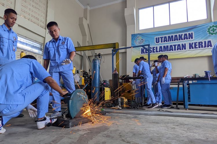 Sebanyak 29 taruna prodi Mekanisasi Perikanan Politeknik KP Sidoarjo melakukan praktik di LRMPHP Bantul, DIY.