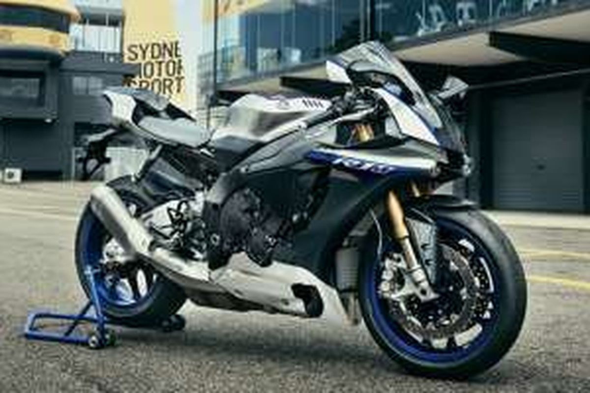 Yamaha YZF-R1M model 2017.