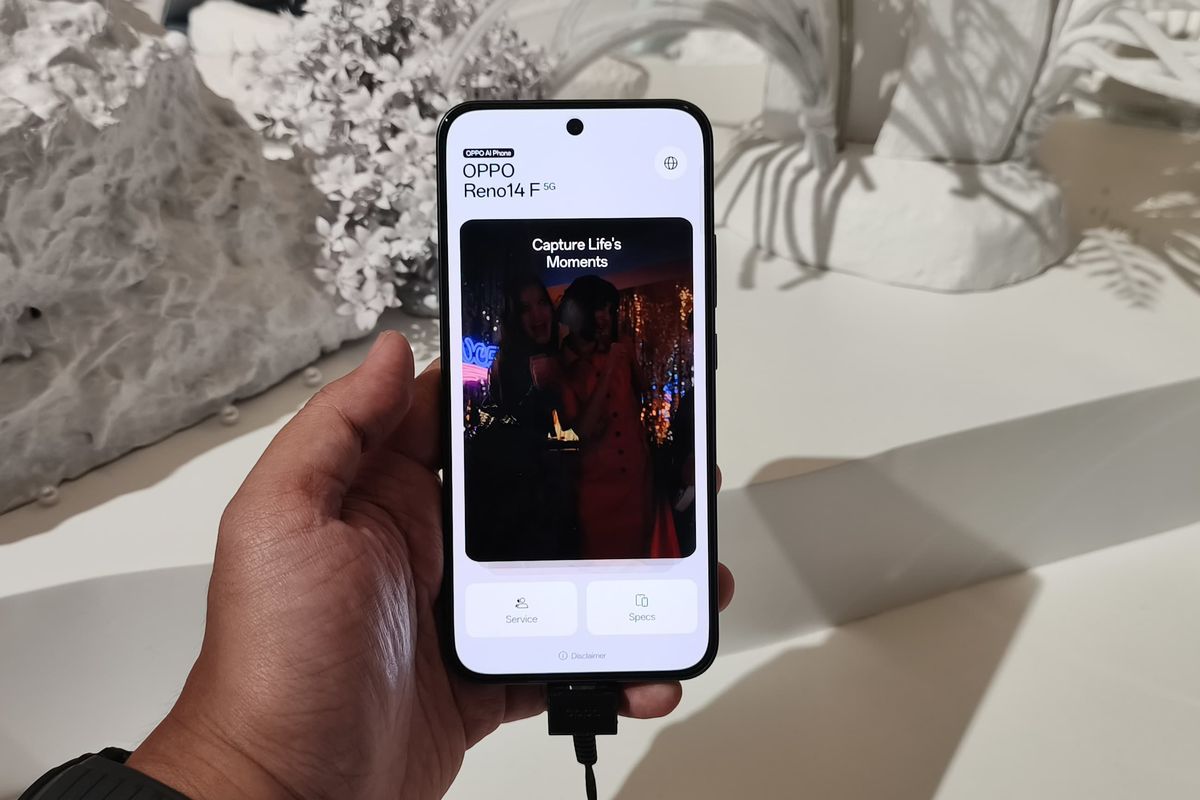 Oppo Reno 14F 5G di peluncuran Oppo Reno 14 Series di Spike Air Dome, PIK 2, Kabupaten Tangerang, KamisĀ (17/7/2025).