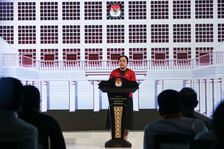 Ketua Dewan Perwakilan Rakyat Republik Indonesia Puan Maharani memberi sambutan pada acara peluncuran tahapan Pemilu 2024 di Kantor Komisi Pemilihan Umum, Jakarta, Selasa (14/6/2022). Tahun 2024 akan menjadi tahun politik yang sangat ramai. Tidak hanya pemilu, pemilihan kepala daerah serentak juga akan dilakukan di tahun yang sama.