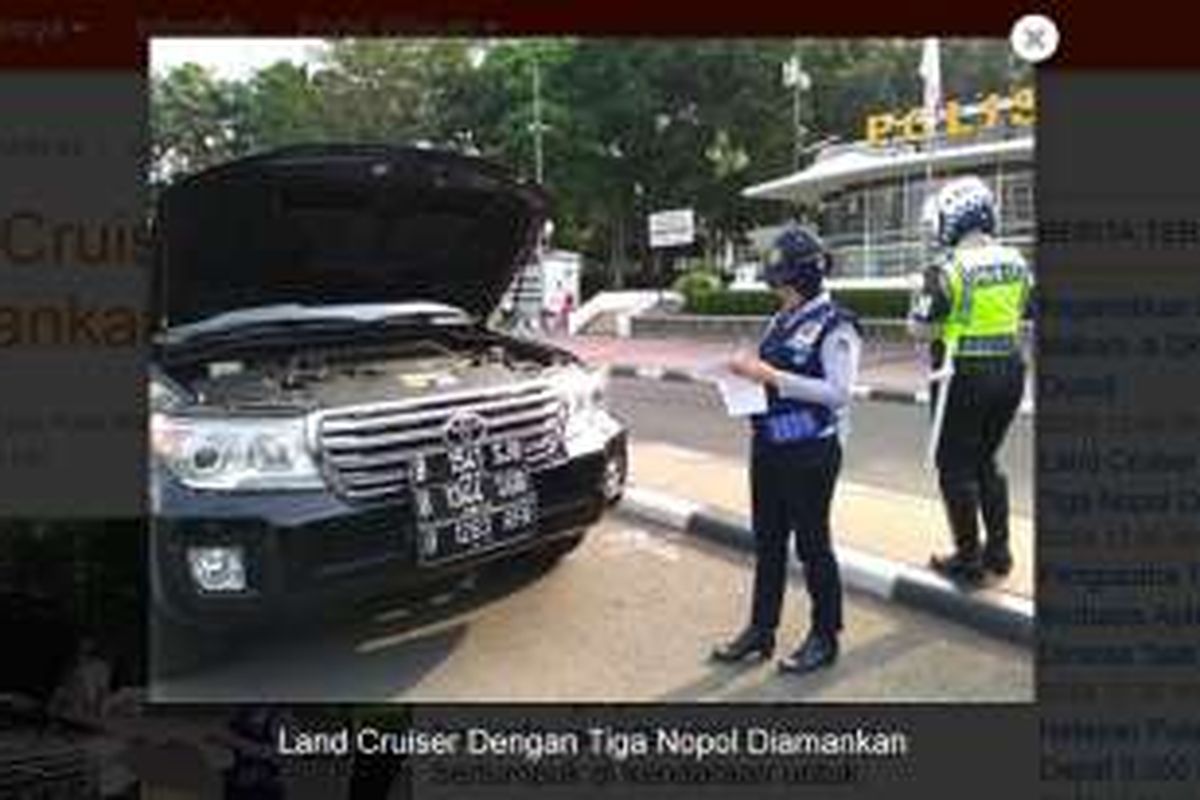 Mobil Land Cruiser tertangkap memiliki tiga pelat nomor polisi.