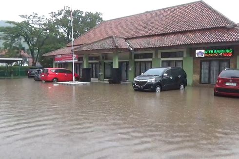 Diguyur Hujan Beberapa Jam, Kantor Kementerian Agama Bandung Kebanjiran