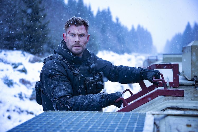 Aktor peran Chris Hemsworth harus melewati sejumlah adegan berbahaya dalam proses pengambilan gambar di film Extraction 2.