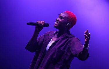 Lirik dan Chord Lagu Angel's Song - Arlo Parks Halaman all ...
