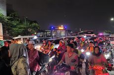 Jalan Ciledug Macet Panjang Imbas Pembangunan Jembatan, Warga: Tekor Waktu dan Uang