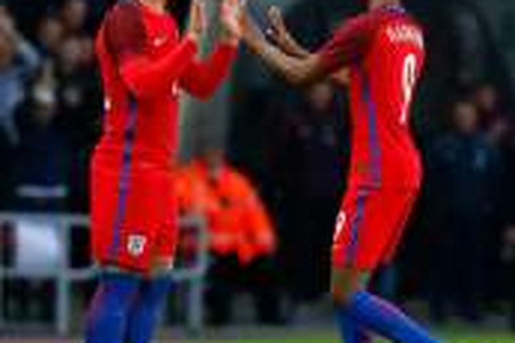 Ross Barkley menggantikan Marcus Rashford pada babak kedua pertandingan persahabatan Inggris vs Australia di Stadium of Light, Jumat (27/5/2016).