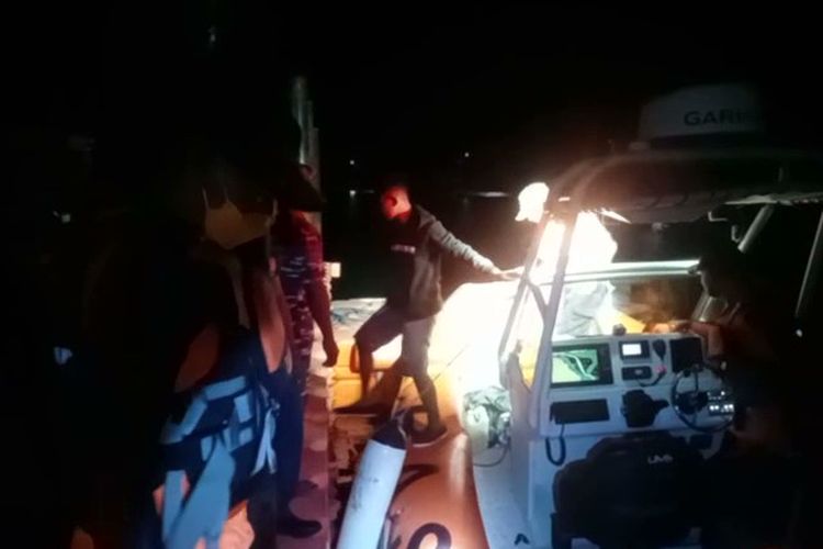 Sebuah kapal penumpang Kapal Motor (KM) Taman Wisata GT 109 dengan rute Wakatobi – Kendari, Sulawesi Tenggara, mengalami mati mesin di perairan Wanci Wakatobi, Kamis (24/3/2022) malam.