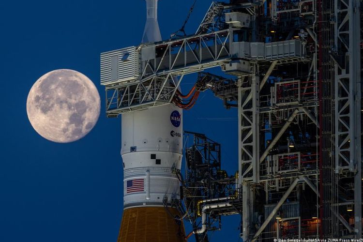 Sistem Peluncuran Antariksa Artemis I dan pesawat ruang angkasa Orion, sudah bersiap untuk diluncurkan.