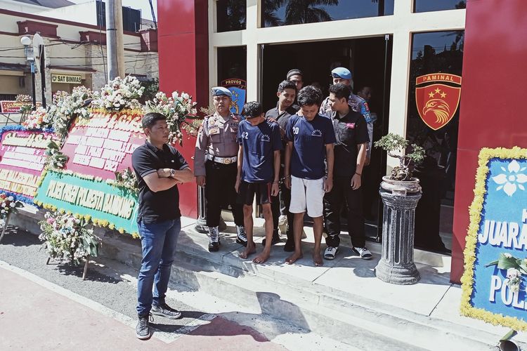 Kapolresta Bandung Kombes Pol Kusworo Wibowo saat melakukan konferensi pers di Mapolresta Bandung, Soreang, pada Selasa (18/7/2023), terkait kasus pembunuhan sopir taksi online yang jenazahnya ditemukan di Kecamatan Kertasari, Sabtu lalu.