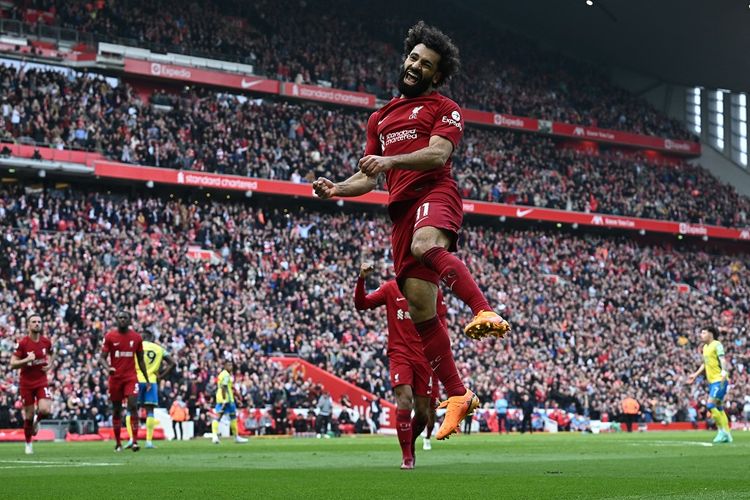 Penyerang Liverpool Mohamed Salah merayakan gol usai mencetak gol pada pertandingan Liga Inggris antara Liverpool vs Nottingham Forest di Anfield di Liverpool, Inggris, pada 22 April 2023.  Selanjutnya, Liverpool bakal melawan West Ham dalam pekan ke-33 Premier League 2022-2023 pada Kamis (27/4/2023).