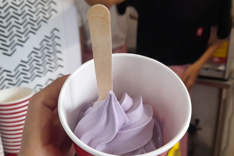 Es krim taro di Karaage Kei Senopati Jakarta Selatan