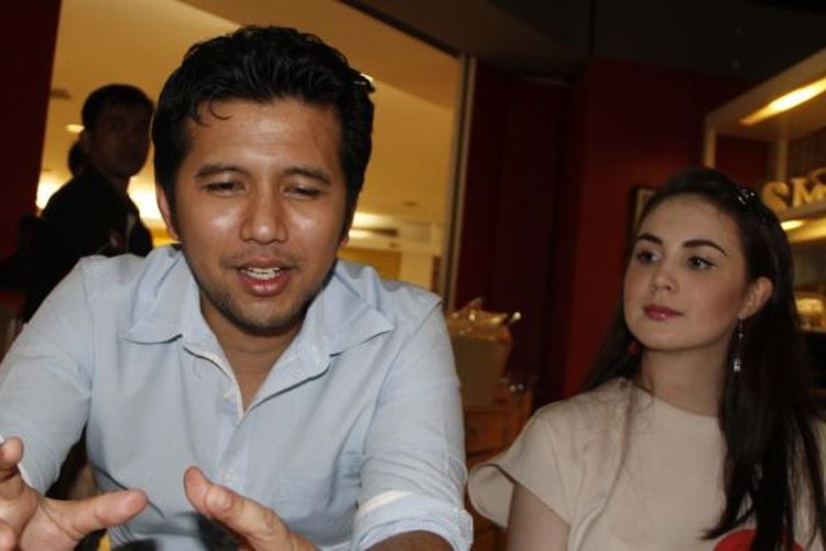 Emil Dardak bersama istrinya, artis peran Arumi Bachsin dalam wawancara di Plaza Semanggi, Jakarta Selatan, Rabu (27/8/2014) malam.