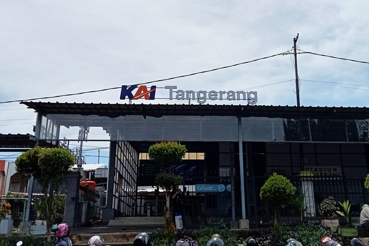 Stasiun Tangerang, stasiun terdekat dari kawasan Pasar Lama Tangerang. 