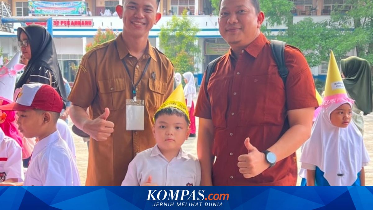 Cerita Panmur, Ayah yang Antar Anak Hari Pertamanya Sekolah di Pekanbaru