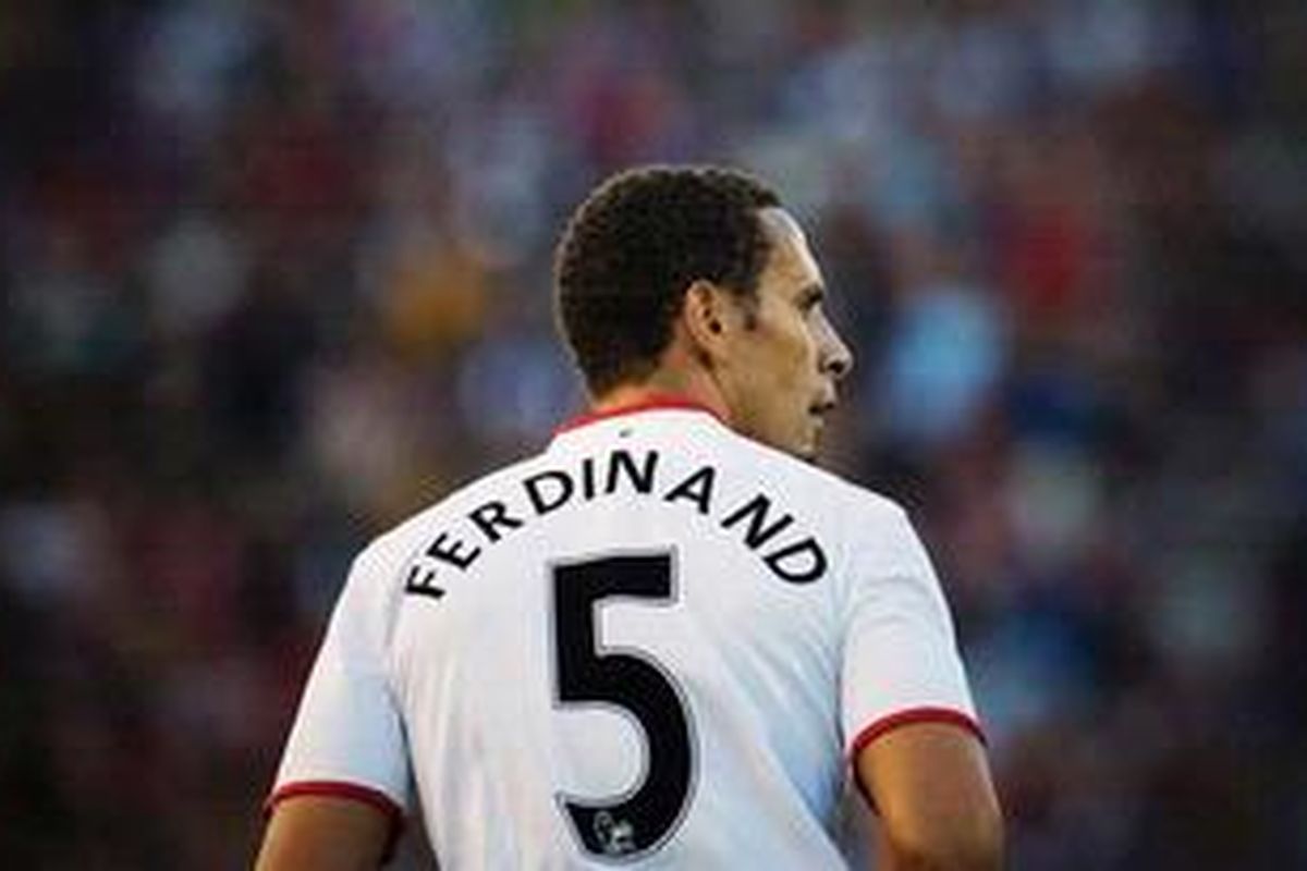 Bek Manchester United, Rio Ferdinand, dinilai servisnya tak lagi dibutuhkan timnas Inggris.