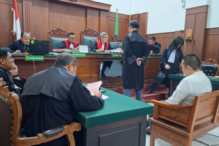 Sejumlah Fakta Mengejutkan Sidang Kasus Pedagang Soto Ditabrak Hingga Tewas di Surabaya