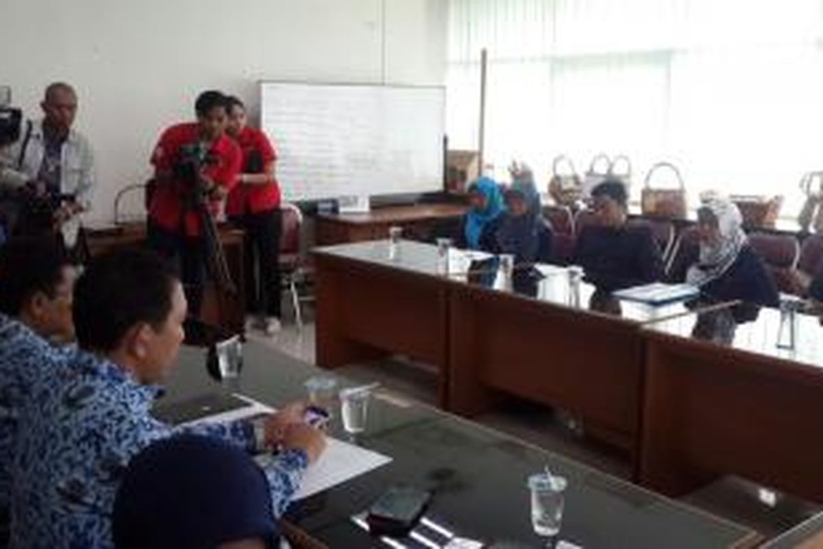 Pemeriksaan pihak Sekolah Dasar Negeri 07 Pagi Kebayoran Lama Baru oleh Dinas Pendidikan DKI Jakarta, Senin (21/9/2015).