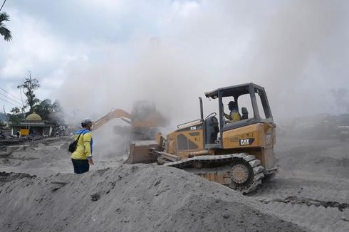 Material Vulkanik Semeru yang Timbun Dusun Kajar Kuning Mulai Dibersihkan, Jalur Curah Kobokan Segera Dibuka