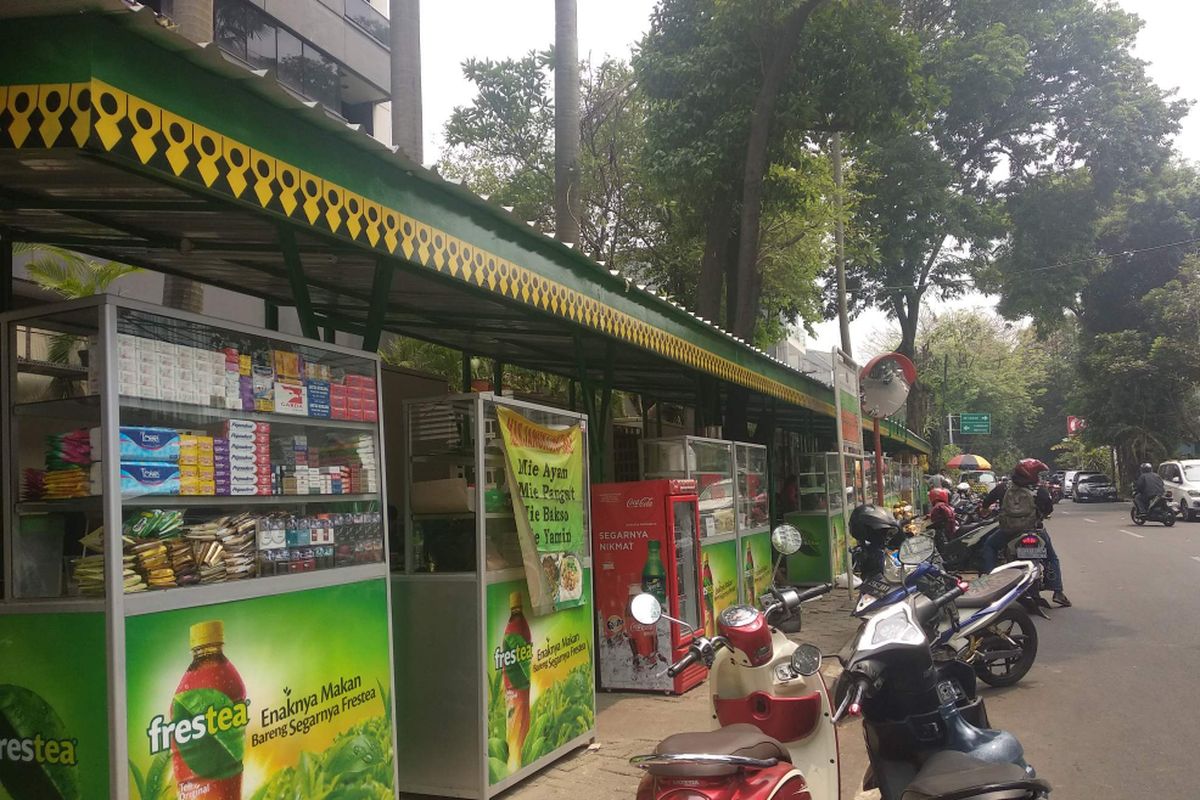 Lokasi usaha kaki lima JS 01 di Jalan Setiabudi Tengah, Jakarta Selatan, Jumat (19/10/2018).