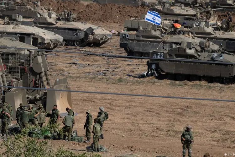 Militer Israel di perbatasan ke Jalur Gaza.