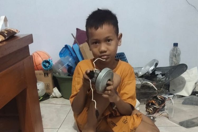 Kisah Daffa, Insinyur Cilik dari Bojonegoro Rakit Mesin dan Bikin Bubuk Mesiu