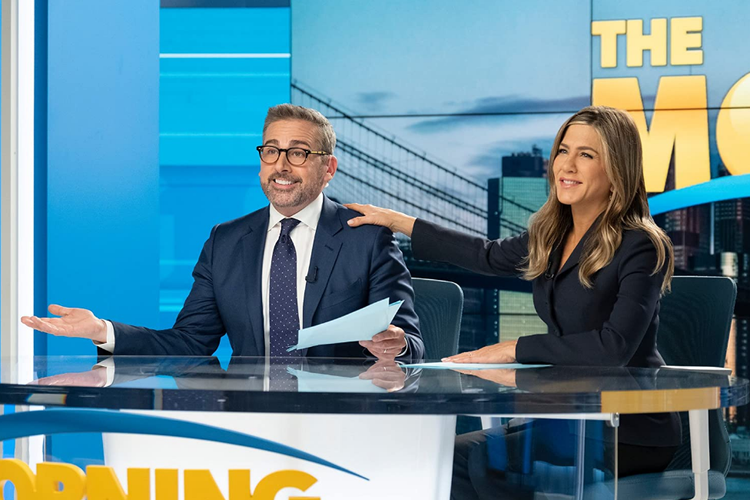 Jennifer Aniston dan Steve Carell dalam serial drama televisi The Morning Show (2019).