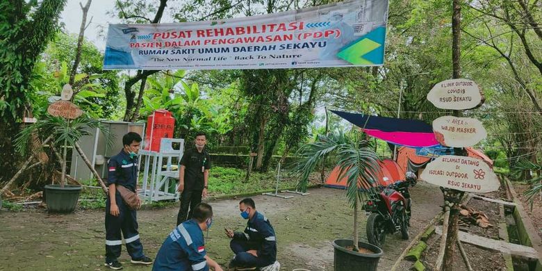 Lokasi isolasi outdoor laiknya camping untuk pasien Covid-19 yang disiapkan oleh Rumah Sakit Umum Daerah (RSUD) Sekayu, Kabupaten Musi Banyuasin, Sumatera Selatan.