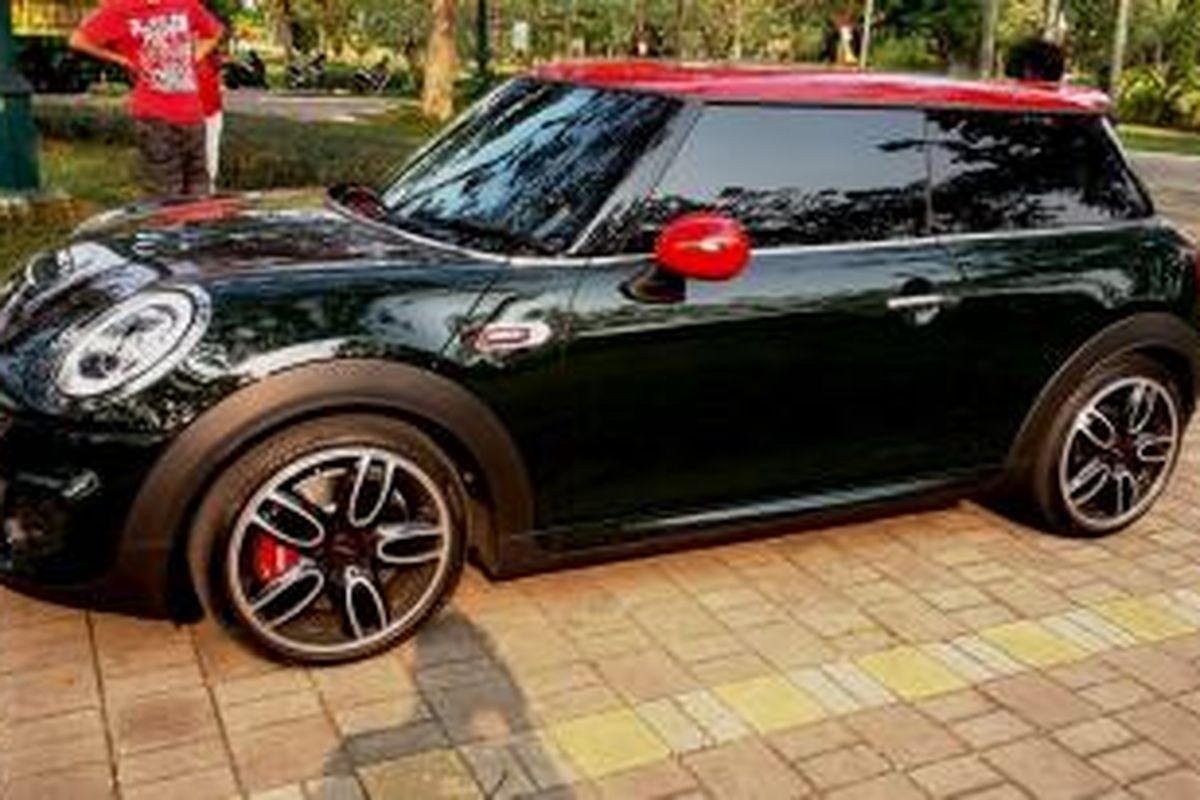 MINI John Cooper Works, seri yang paling bertenaga dibanding saudara-saudaranya.