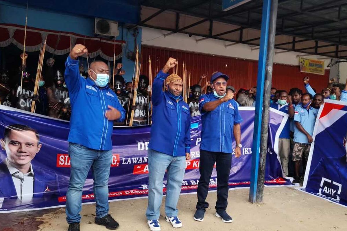 Pengurus DPD Partai Demokrat Papua menyatakan kesetiaannya terhadap kepengurusan DPP Partai Demokrat pimpinan AHY, Jayapura, Papua, Sabtu (6/3/2021)