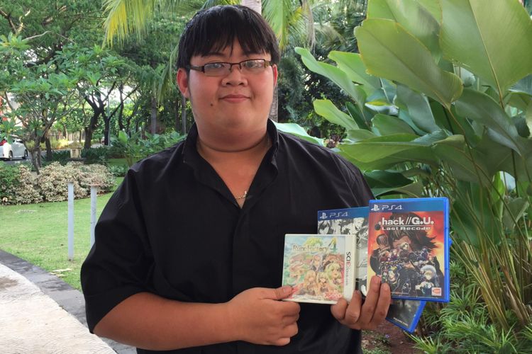 Salah satu pelaku usaha ritel video game, Steven (25), memperlihatkan kaset video game yang dia jual melalui platform e-commerce, Sabtu (2/12/2017). Bisnis ritel video game disebut menjanjikan, ditambah dengan banyaknya penggemar game di Indonesia sampai saat ini. 