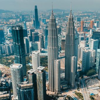 Ilustrasi pemandangan kota Kuala Lumpur, Malaysia. 