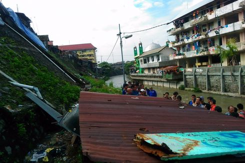 Kunjungi Lokasi Longsor di Yogyakarta, Sultan Sebut Tak Perlu Relokasi