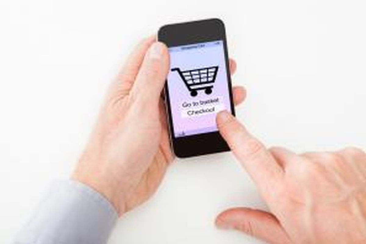 Salah satu alasan banyak orang memakai ponsel untuk berbelanja adalah daya jangkaunya yang mudah dan potongan harga menggiurkan. Tanpa perlu datang ke toko khusus, pembeli dapat mencari langsung barang yang dibutuhkan.
