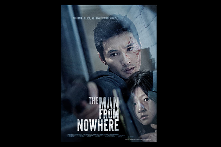 Won Bin berperan sebagai pemilik toko gadai bernama Cha Tae Sik, dalam film The Man from Nowhere (2010).