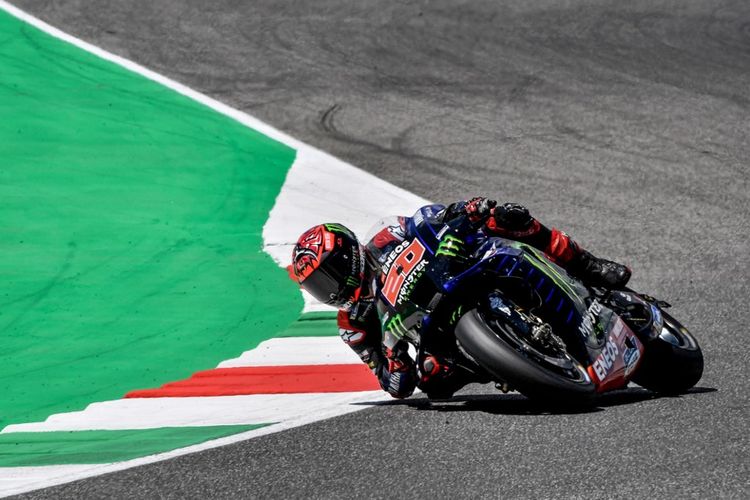 Fabio Quartararo saat balapan pada MotoGP Italia 2021. (Photo by Tiziana FABI / AFP)