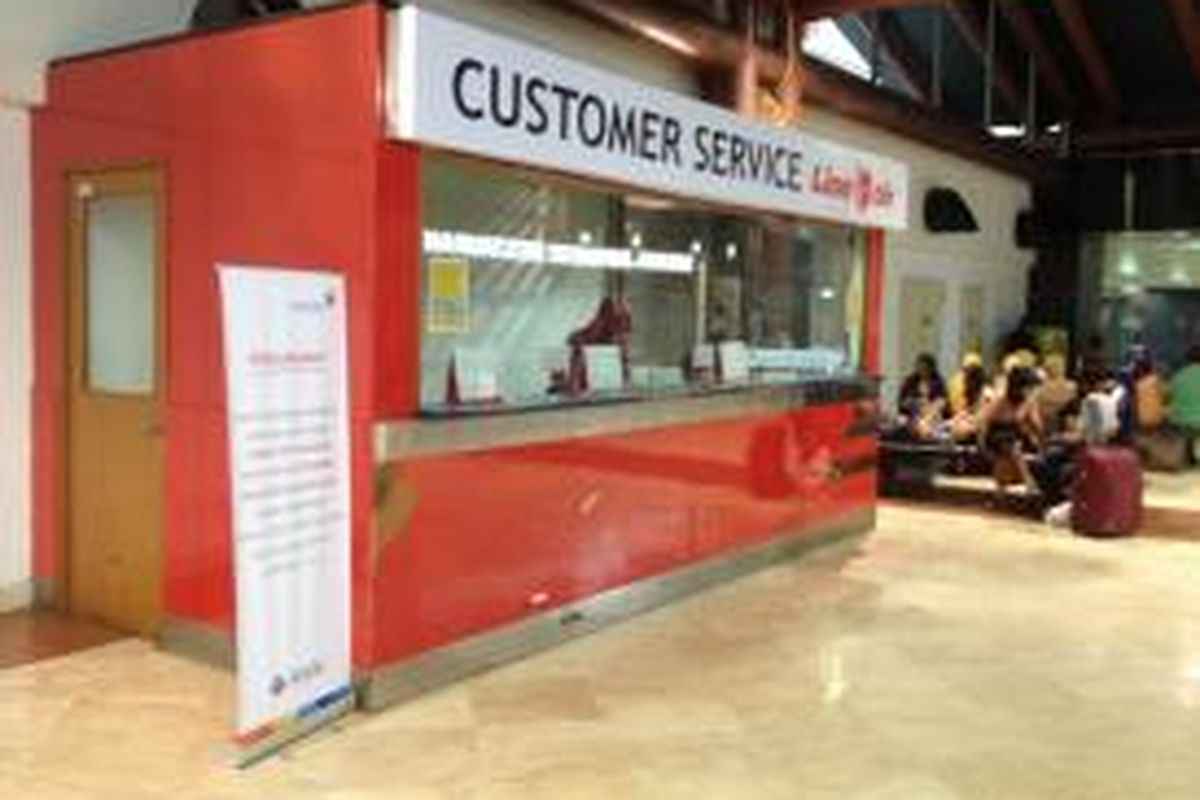 Loket maskapai Lion Air yang kini berubah fungsi menjadi Counter Costumer Service di Terminal 2 Bandara Soekarno-Hatta, Minggu (1/3/2015).