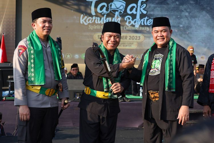Pj Gubernur Banten hadiri acara Tapak Karuhun Banten Jilid 2, bertajuk Spirit of Banten Culture yang digelar di Stadion Maulana Yusuf, Serang, Minggu (17/12/2023).