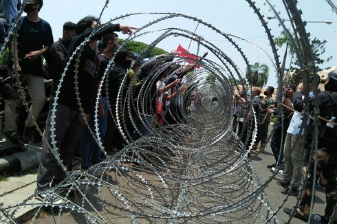 Ikut Unjuk Rasa Tolak UU Cipta Kerja, Pelajar SMK Ricuh dan Lempar Batu