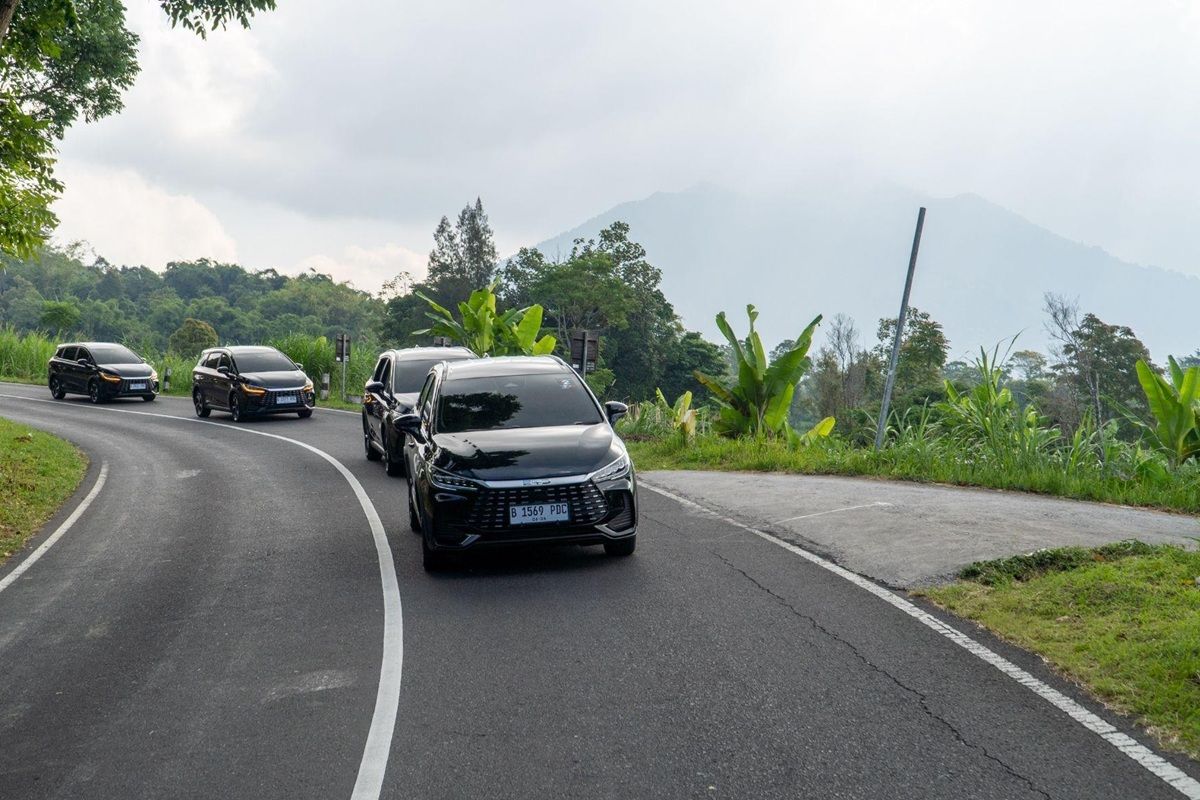 Dari Kota Semarang hingga Kaki Gunung Merbabu, Uji Jalan BYD M6 DM Buktikan Efisiensi dan Performa Lintas Kota