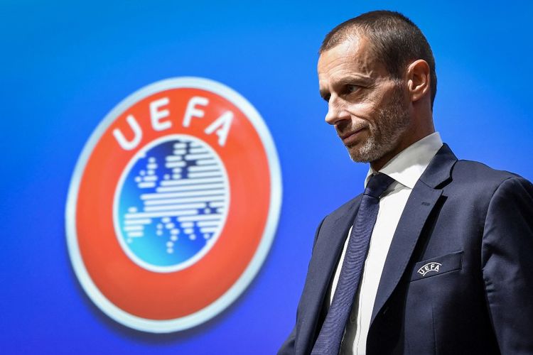 Presiden UEFA Aleksander Ceferin dalam sebuah pertemuan di markas UEFA, Nyon, Swiss, pada 4 Desember 2019. 