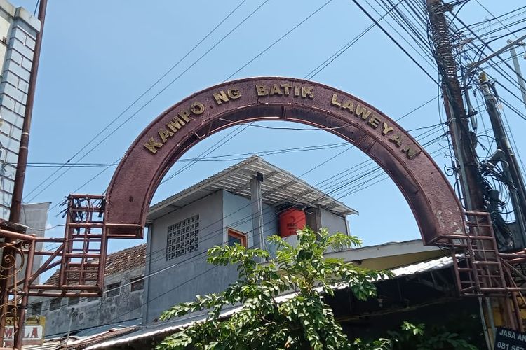 Gapura Kampung Batik Laweyan