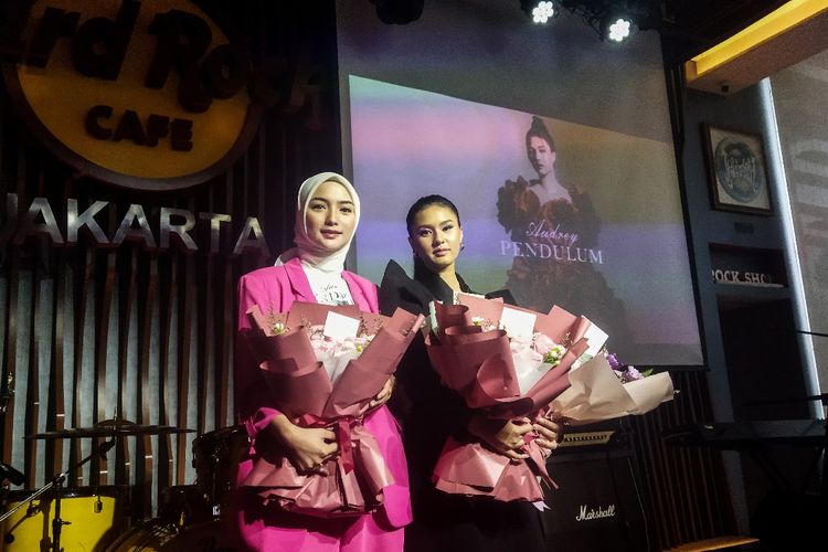 Penyanyi Audrey dan produser musik Citra Kirana saat ditemui di kawasan Sudirman, Jakarta Selatan, Jumat (21/10/2022). 