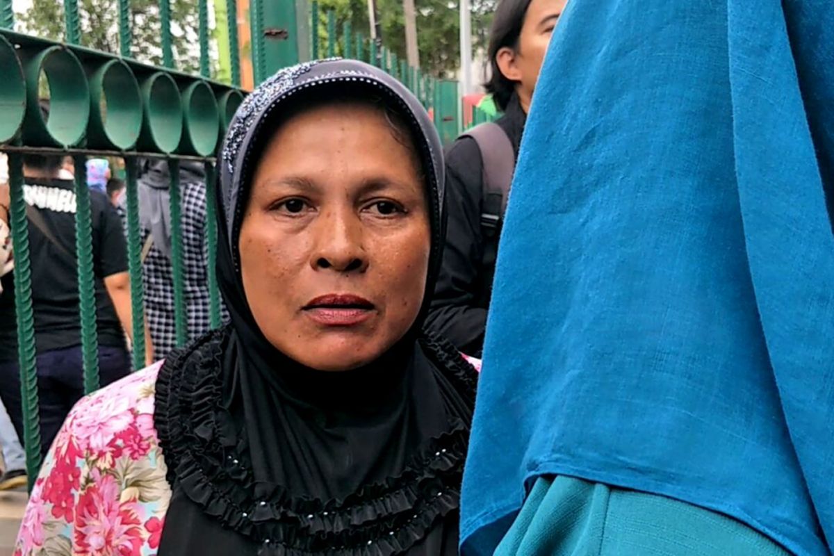 Nuryani, pedagang kaki lima yang berjualan di sekitar Stasiun Tanah Abang, Selasa (26/12/2017). 