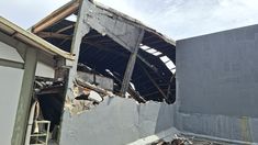 Tembok Bengkel yang Terbakar di Jakbar Miring, Khawatir Timpa Sekolah